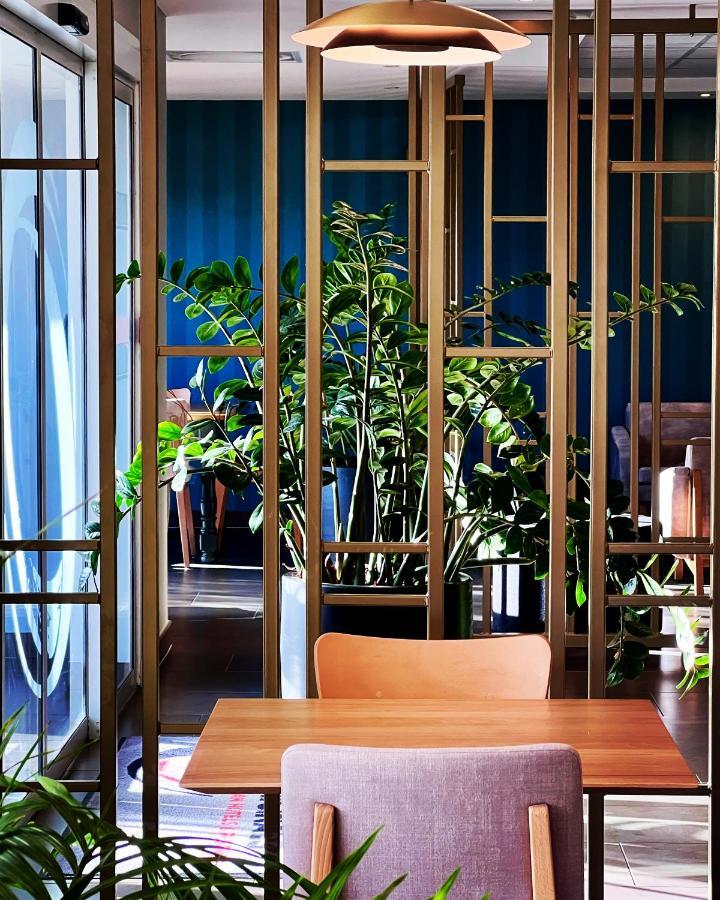 Hotel The Originals City, Ecoparc, Montpellier Est